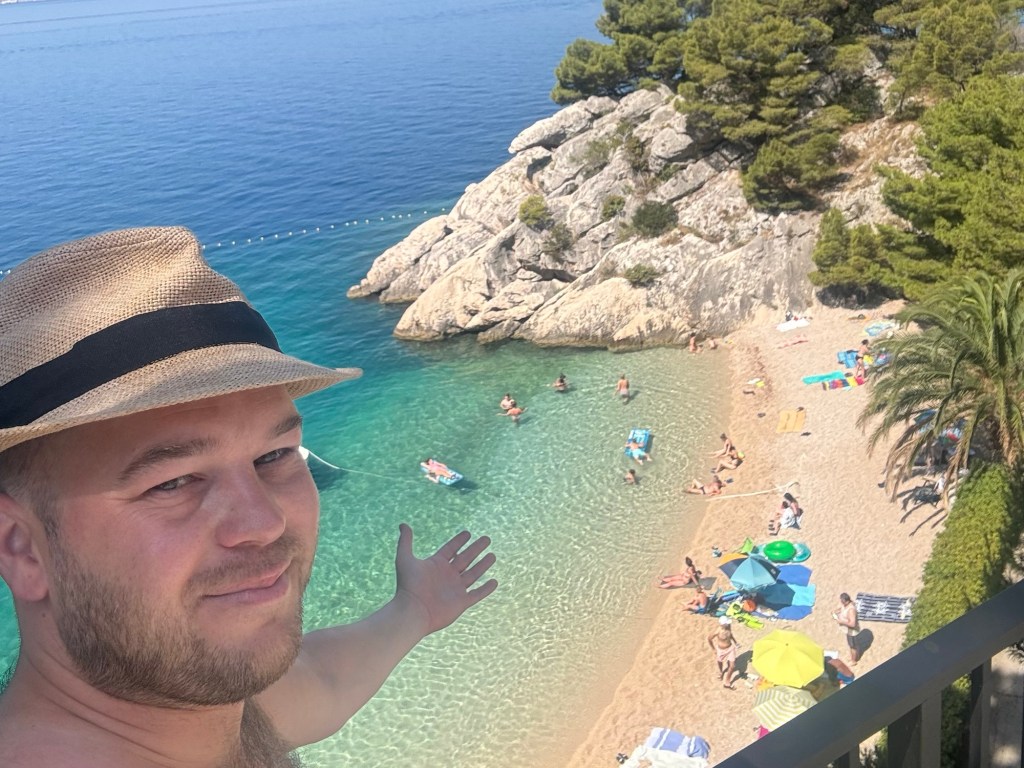 Makarska Riviera: Praktické informácie o cestovaní, plážach a&nbsp;stravovaní